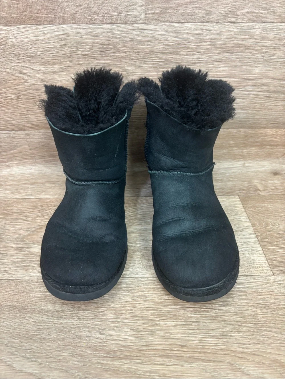 UGG Black Short Suede Boots with Shearling and Back Bows
